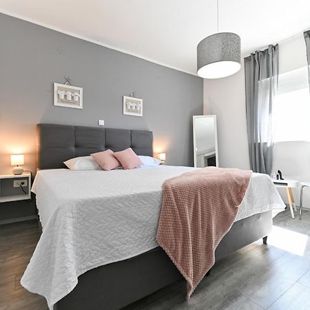 Luxurious Villa Natali Pridraga Luaran gambar