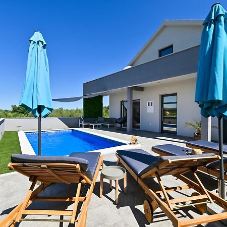 Luxurious Villa Natali Pridraga Luaran gambar