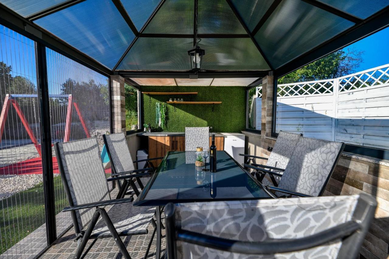 Luxurious Villa Natali Pridraga Luaran gambar