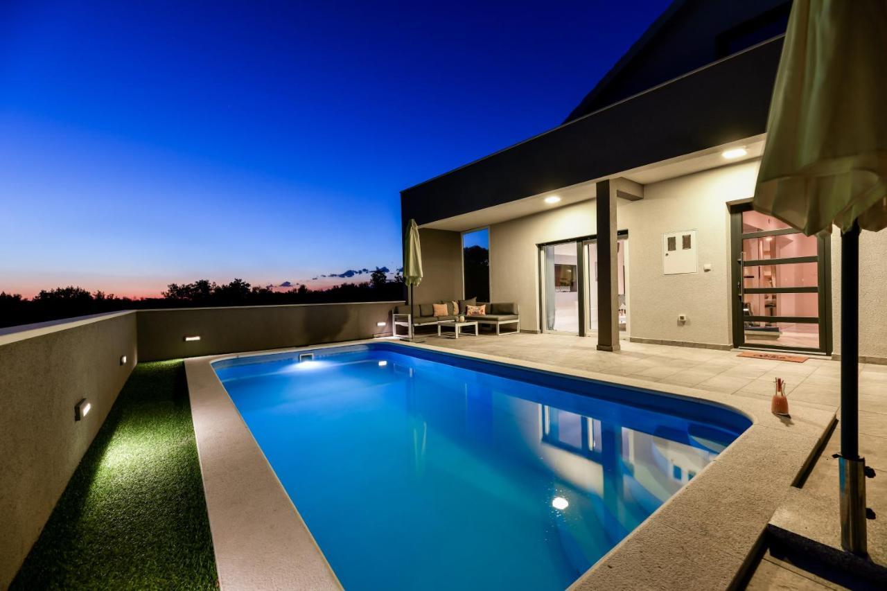 Luxurious Villa Natali Pridraga Luaran gambar