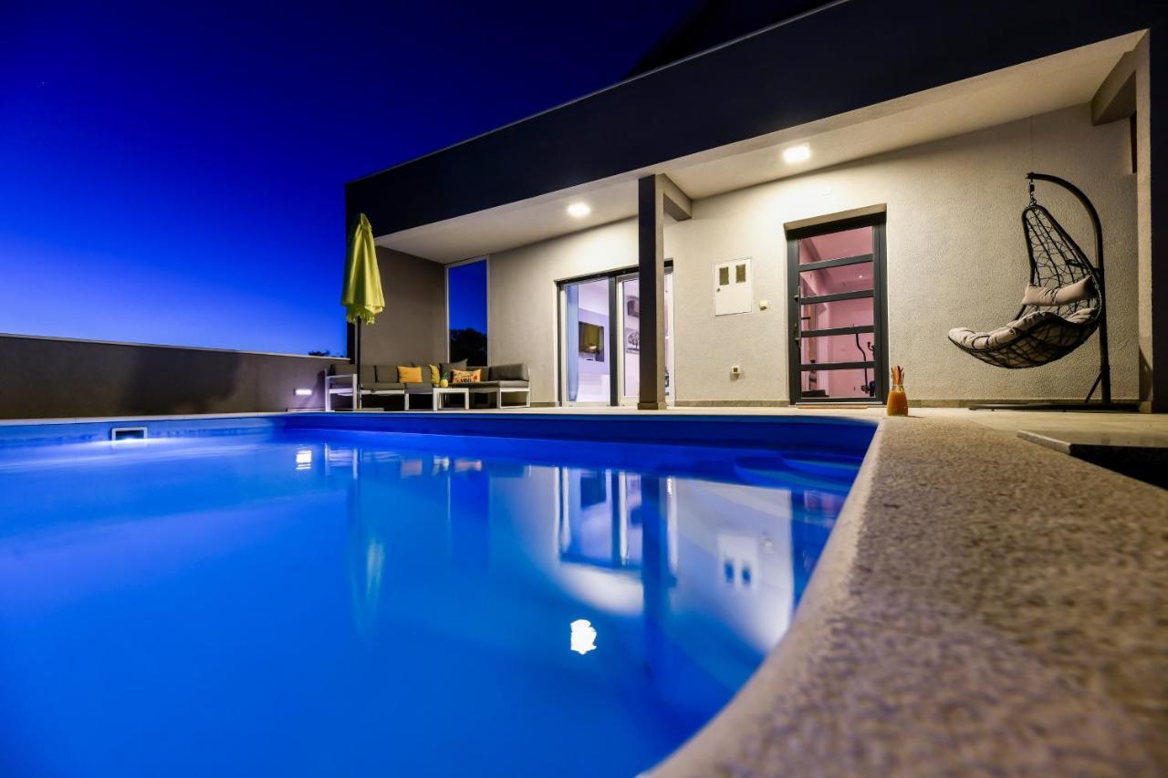 Luxurious Villa Natali Pridraga Luaran gambar