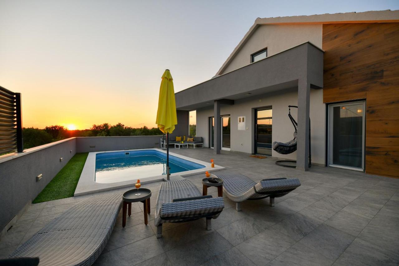 Luxurious Villa Natali Pridraga Luaran gambar