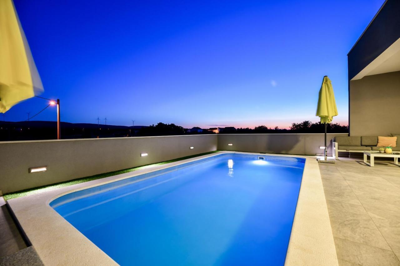 Luxurious Villa Natali Pridraga Luaran gambar