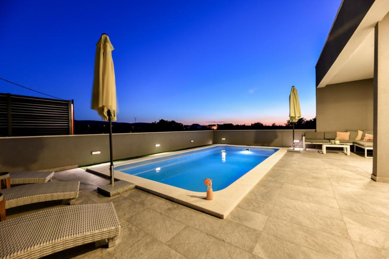 Luxurious Villa Natali Pridraga Luaran gambar