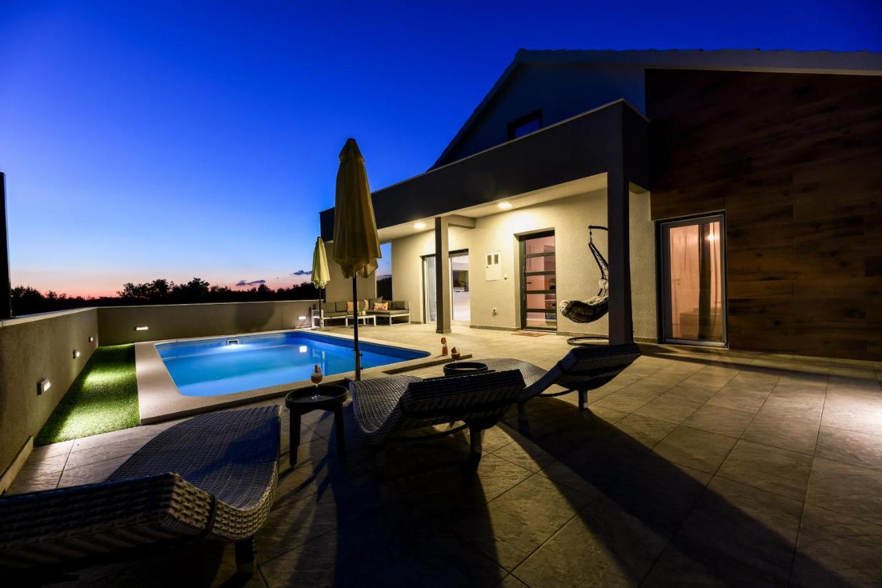Luxurious Villa Natali Pridraga Luaran gambar