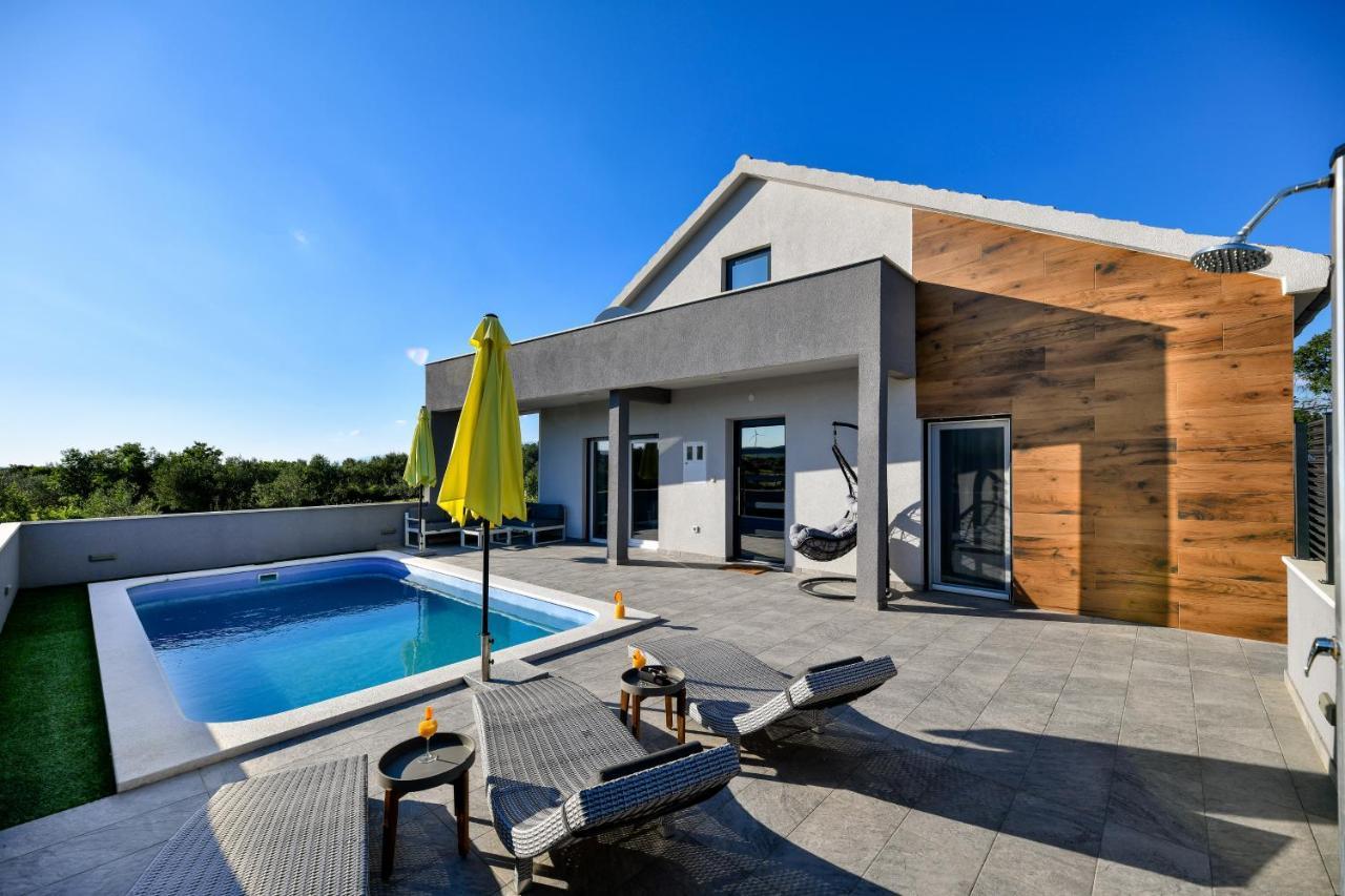 Luxurious Villa Natali Pridraga Luaran gambar