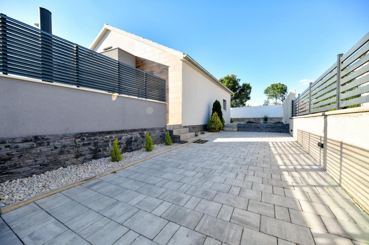 Luxurious Villa Natali Pridraga Luaran gambar