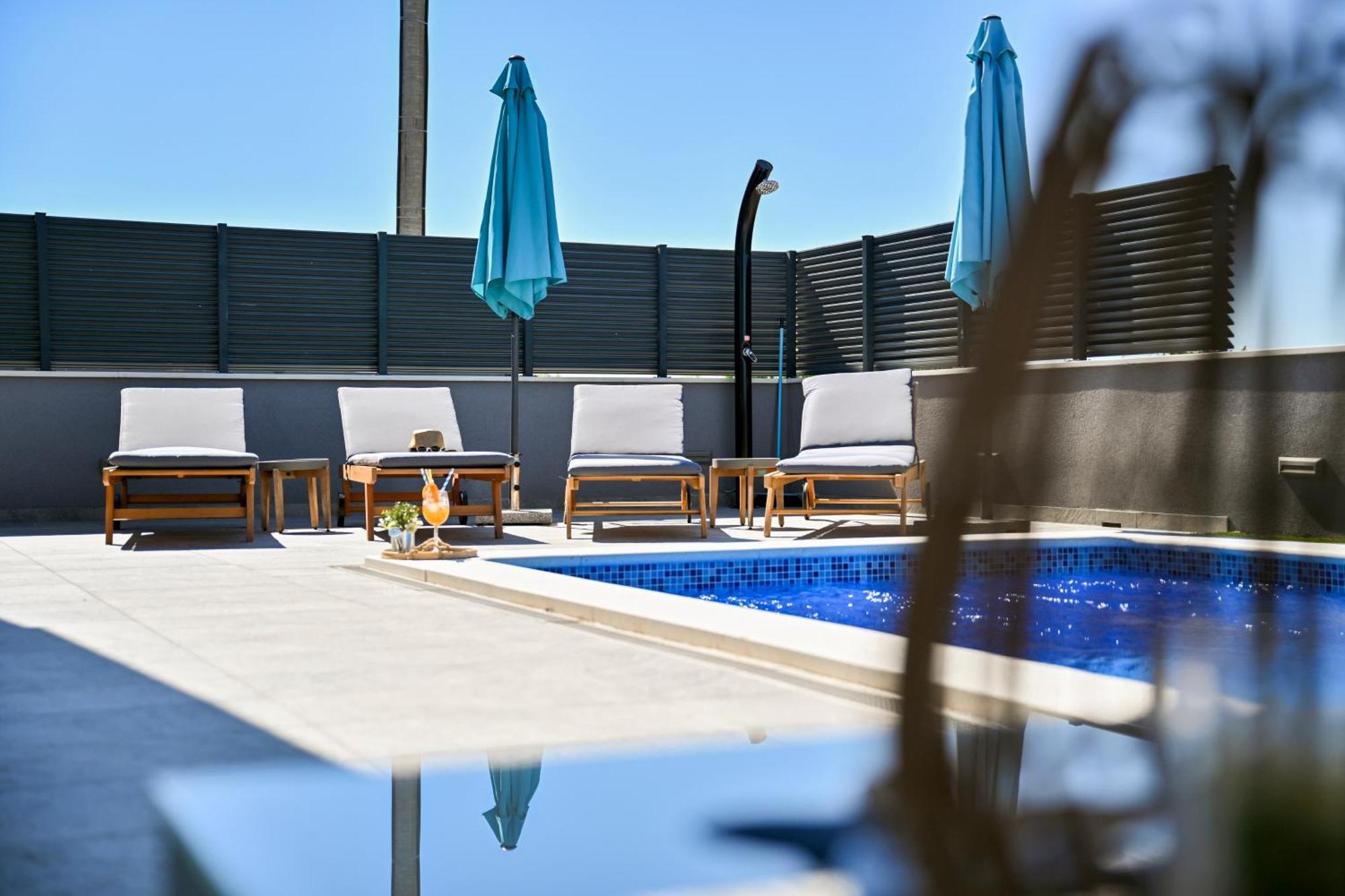 Luxurious Villa Natali Pridraga Luaran gambar